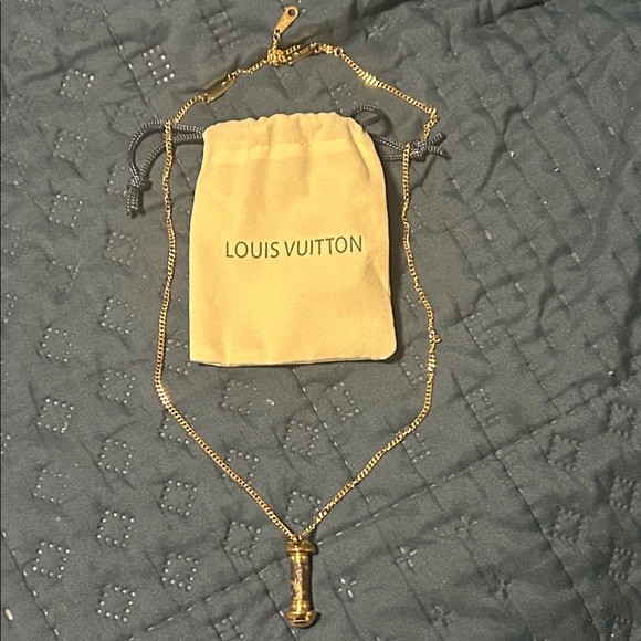 Louis Vuitton Jewelry - Elegant Gold toned Louis Vuitton Gold Toned Pendant Necklace. Made in France